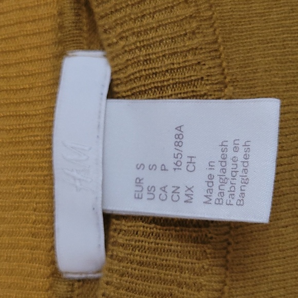 H&M Long sleeve Gold small pullover top - Picture 2 of 6